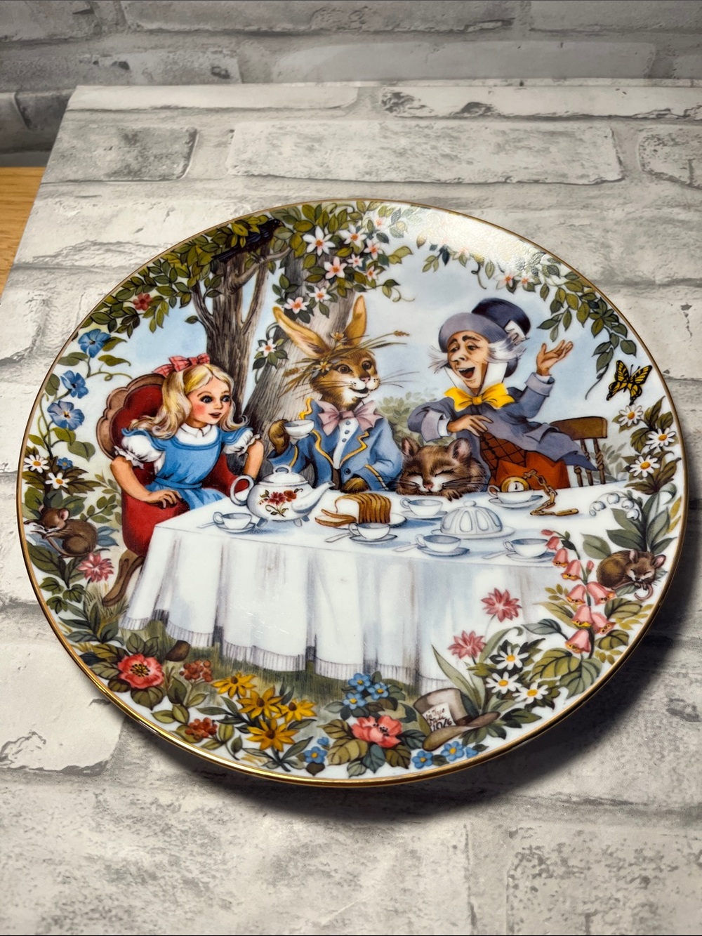 Decorative Alice in Wonderland Tea Party Porcelain Plate Mad Hatter